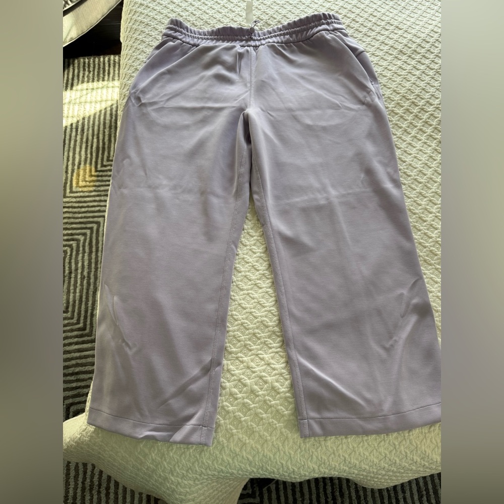 Lululemon Lavender cropped athletic Pants & matching sweatshirt